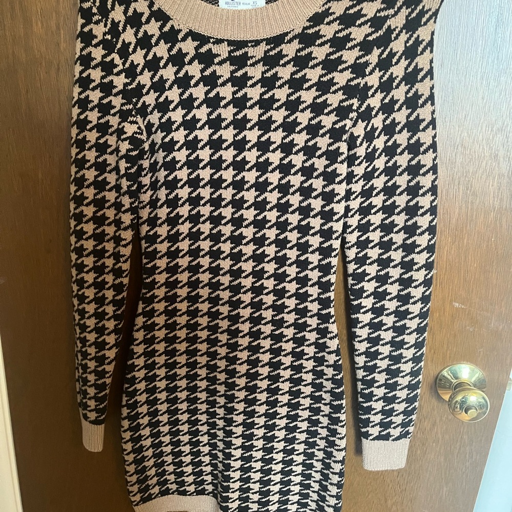 Stylish Black and Tan Houndstooth Dress